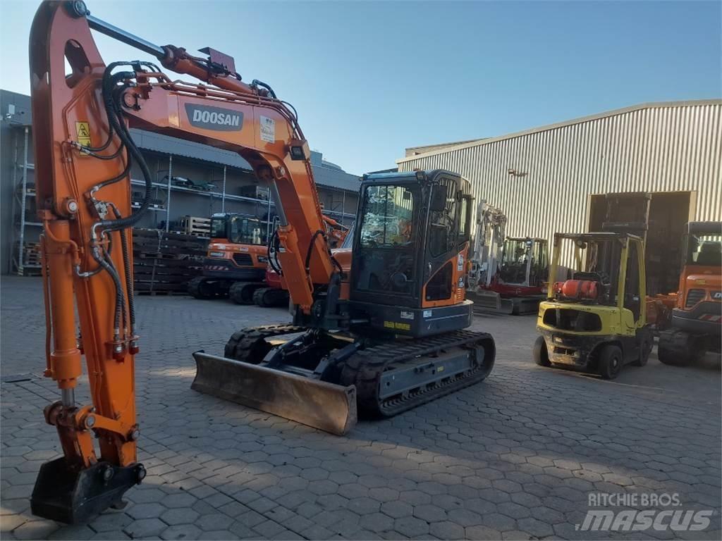 Doosan DX85R-3 Малые экскаваторы 7т-12т