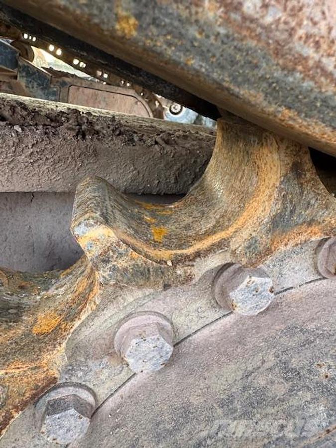 Hitachi ZX650LCH Гусеничные экскаваторы