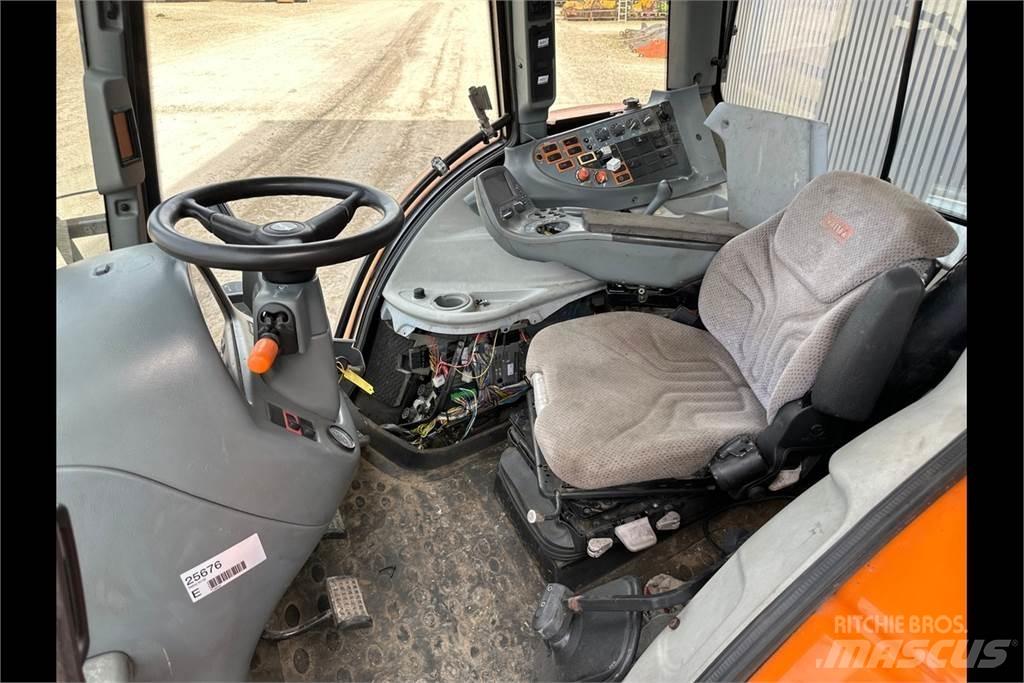 Valtra N142 Трактора