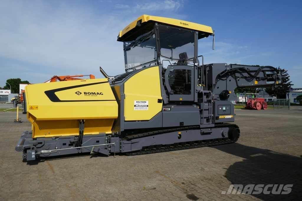 Bomag BMF 2500 M Кормораздатчики