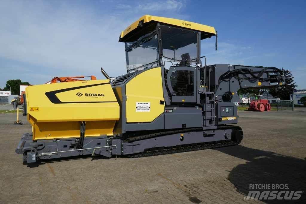 Bomag BMF 2500 M Кормораздатчики