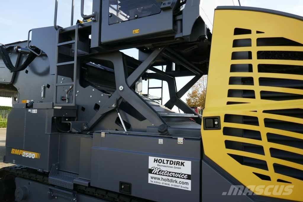 Bomag BMF 2500 M Кормораздатчики