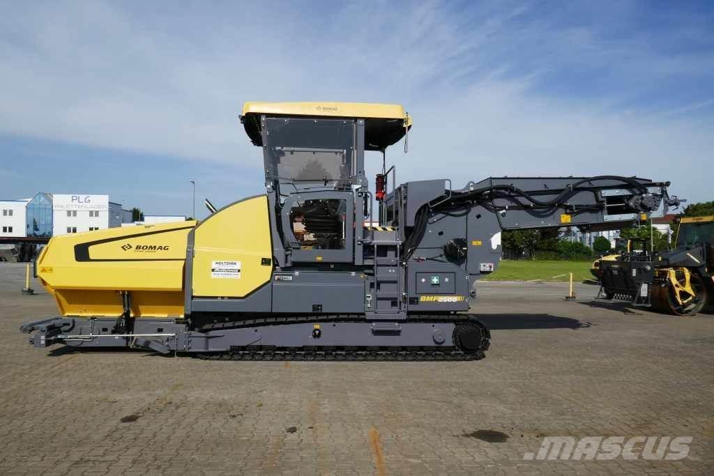Bomag BMF 2500 M Кормораздатчики