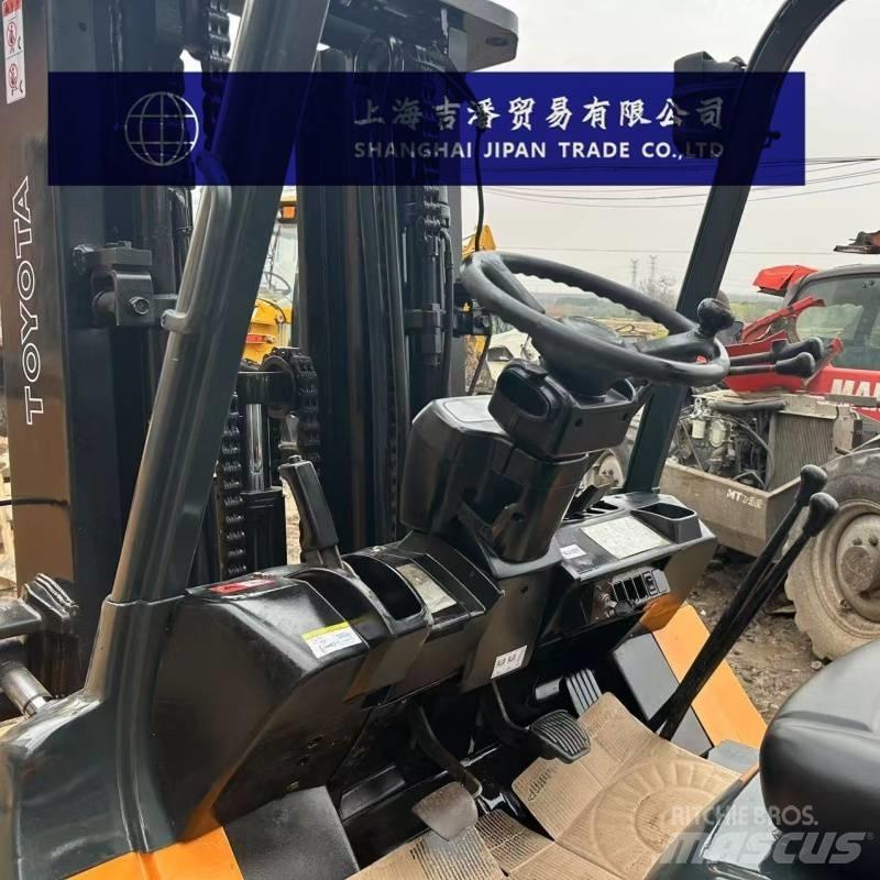 Toyota 5 ton Дизельные погрузчики