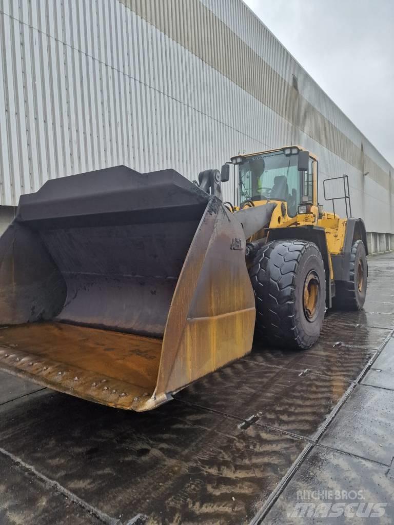 Volvo L 220 F Фронтальные погрузчики