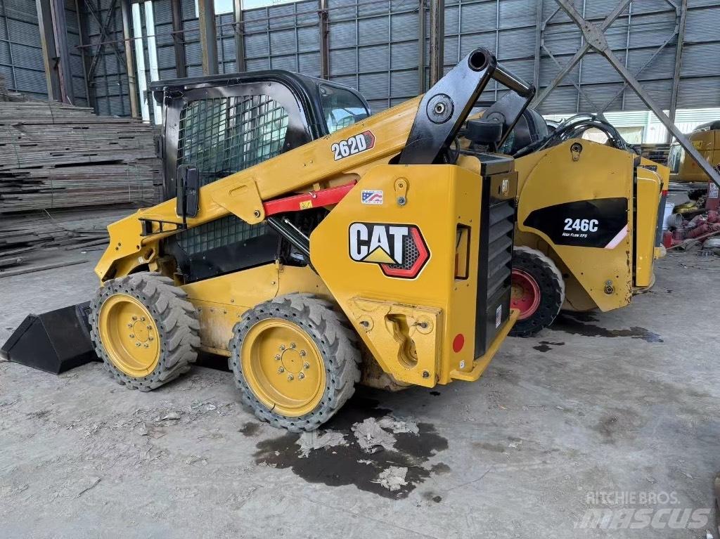 CAT 246C and 262D Мини-погрузчики