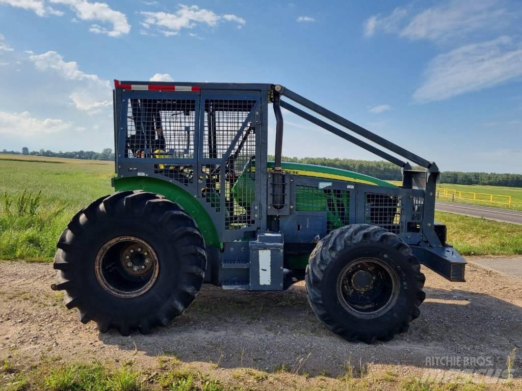 John Deere 5100 M Лесохозяйственные тракторы