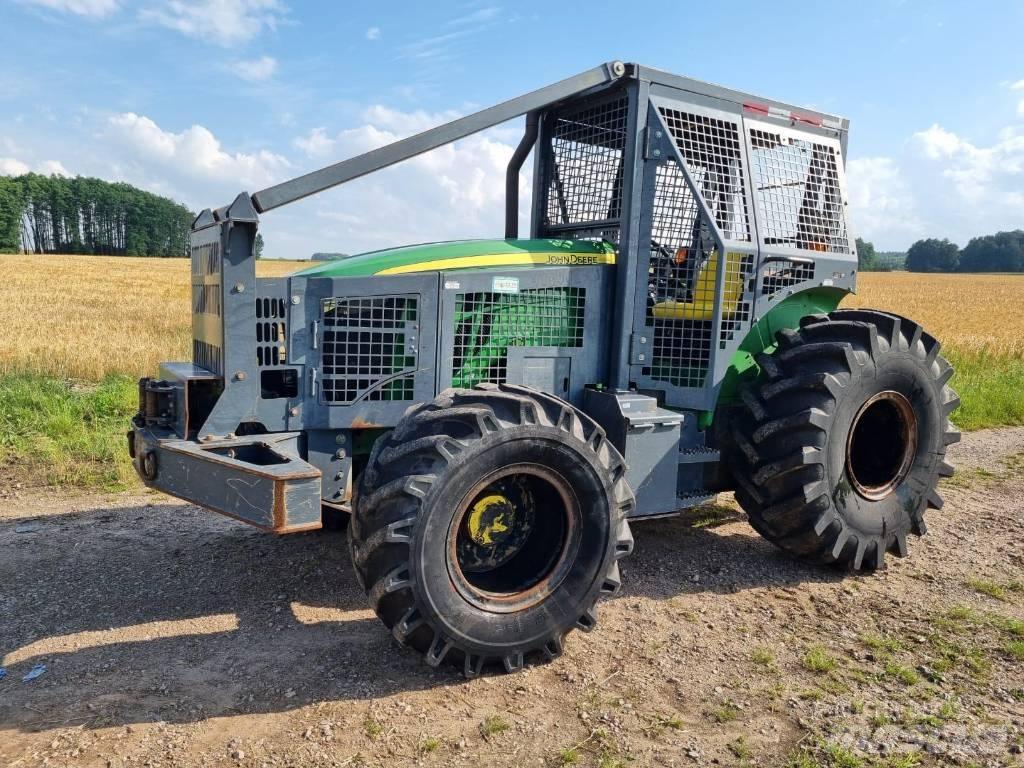 John Deere 5100 M Лесохозяйственные тракторы