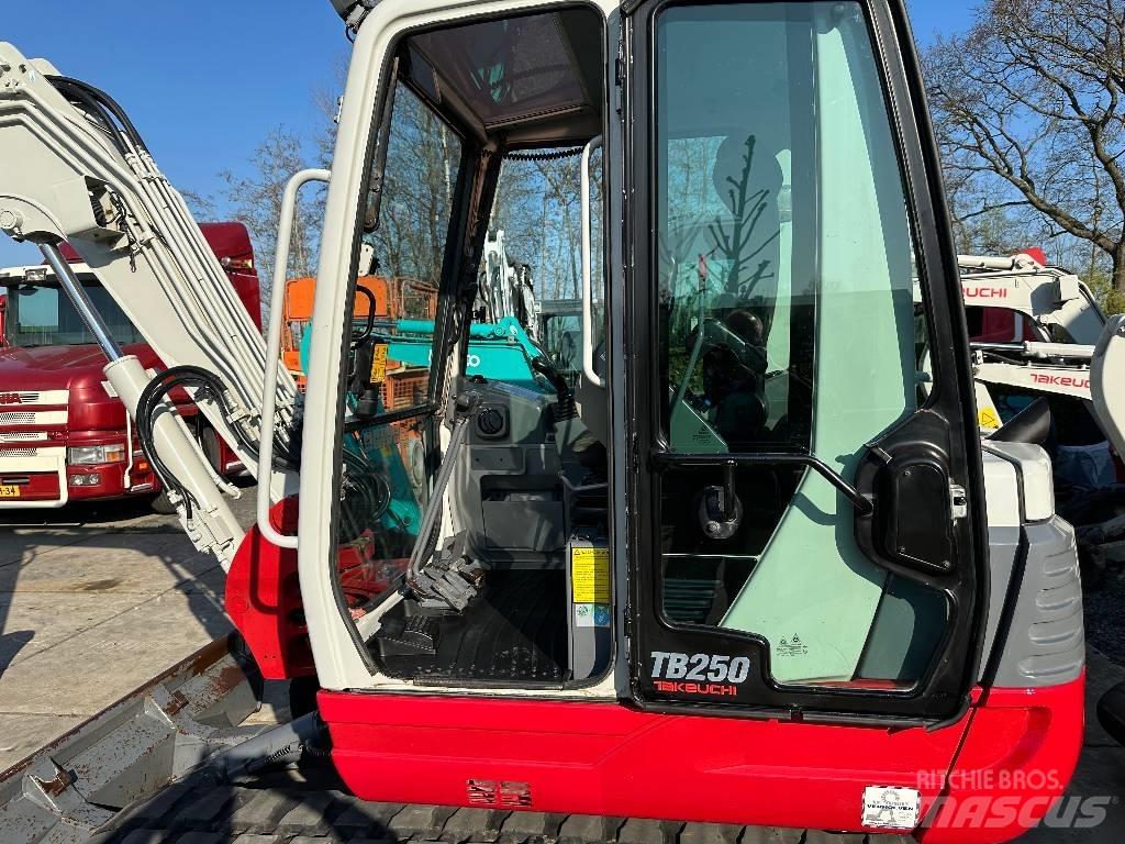 Takeuchi TB250 Мини-экскаваторы