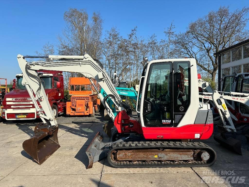 Takeuchi TB250 Мини-экскаваторы