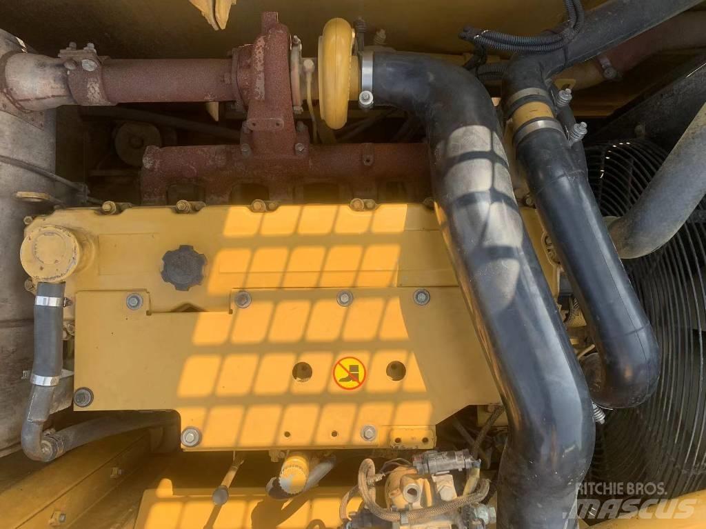 CAT 323 D L Гусеничные экскаваторы