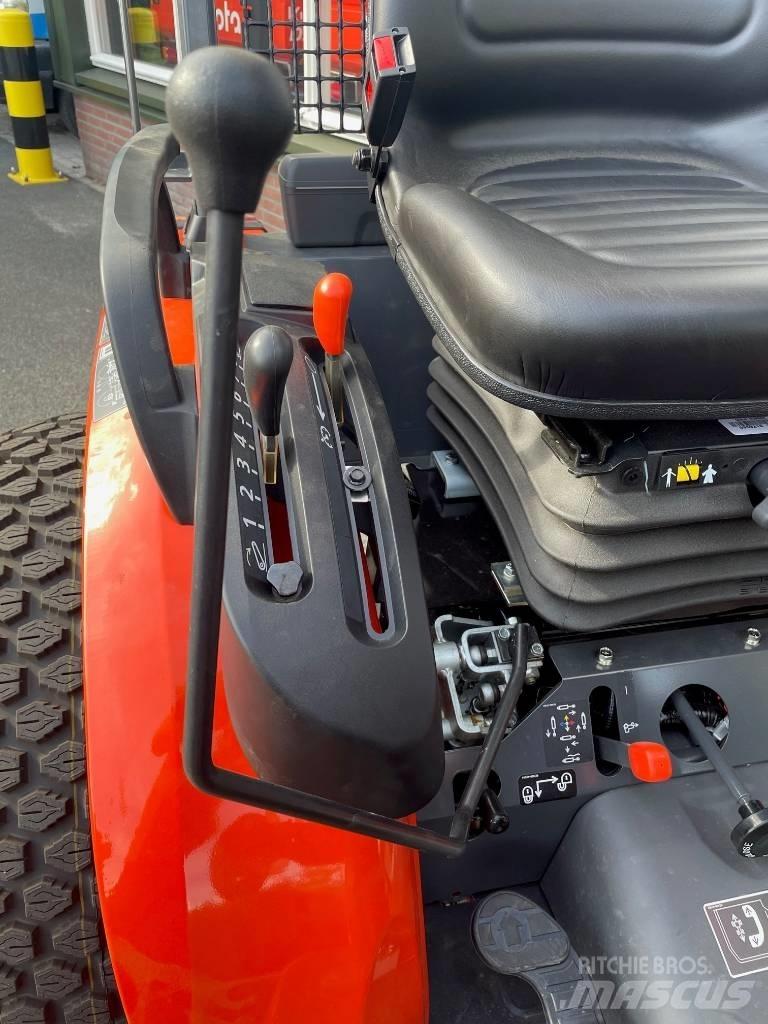 Kubota B2261 HDW Коммунальные тракторы