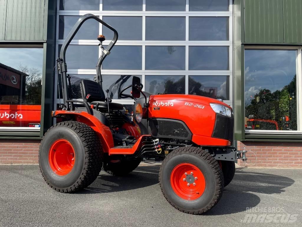 Kubota B2261 HDW Коммунальные тракторы