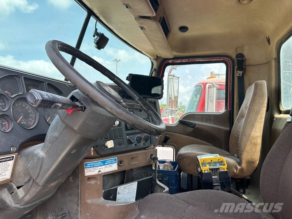 Mack Granite GU 813 Специальные грузовики