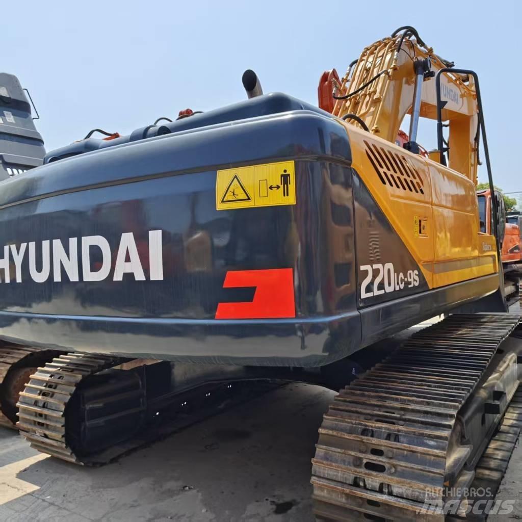 Hyundai 220lc-9s Гусеничные экскаваторы