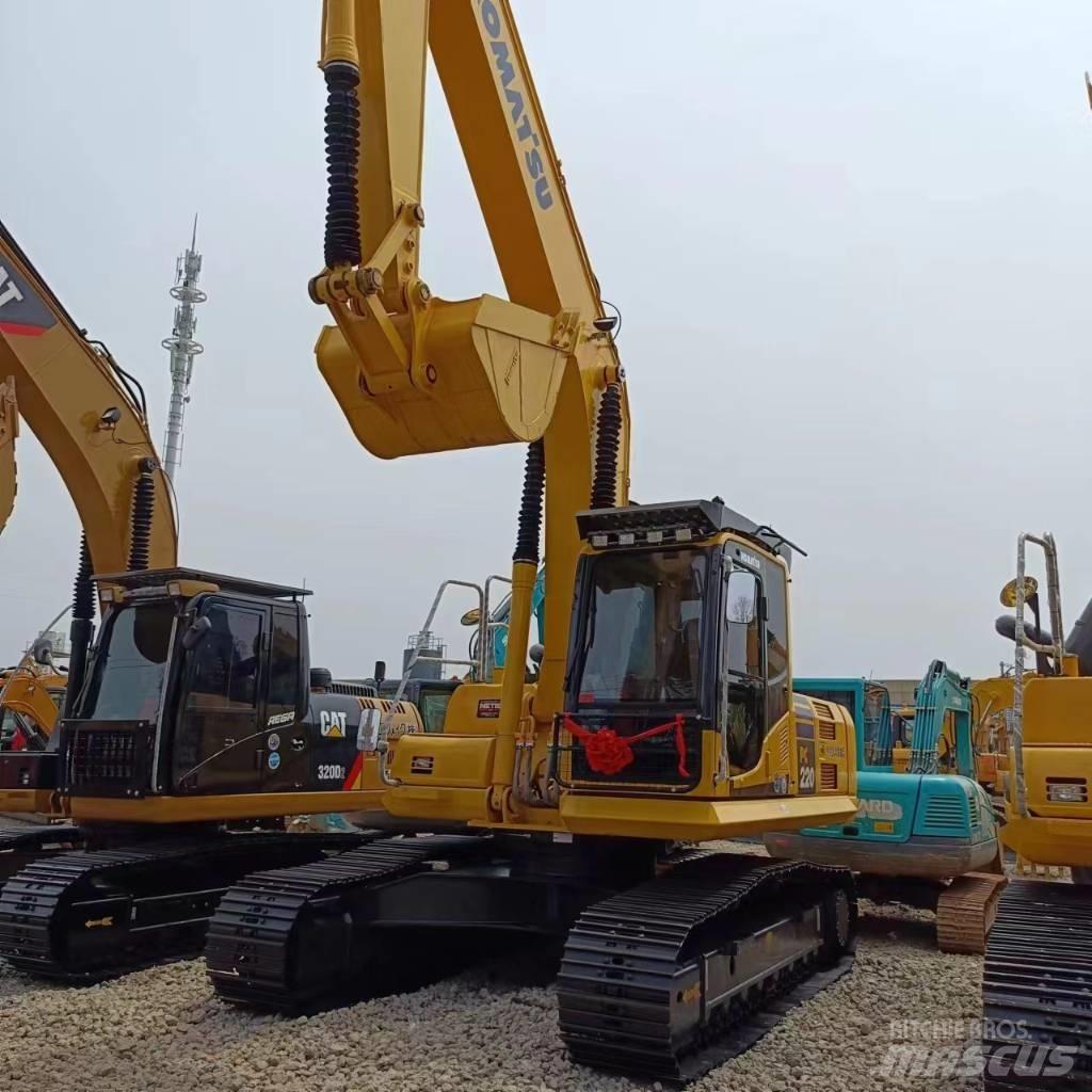 Komatsu PC 220 Гусеничные экскаваторы