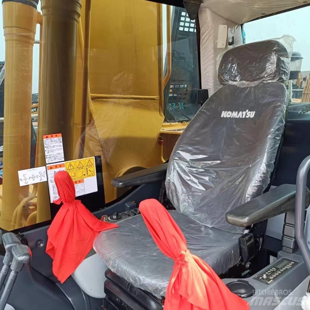 Komatsu PC 220 Гусеничные экскаваторы