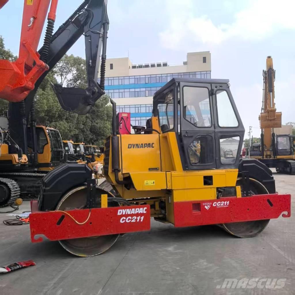 Dynapac CC 211 Катки тротуарные