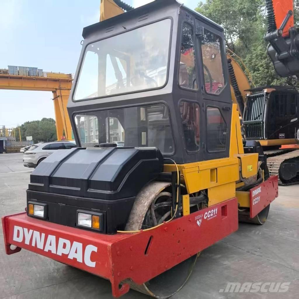 Dynapac CC 211 Катки тротуарные