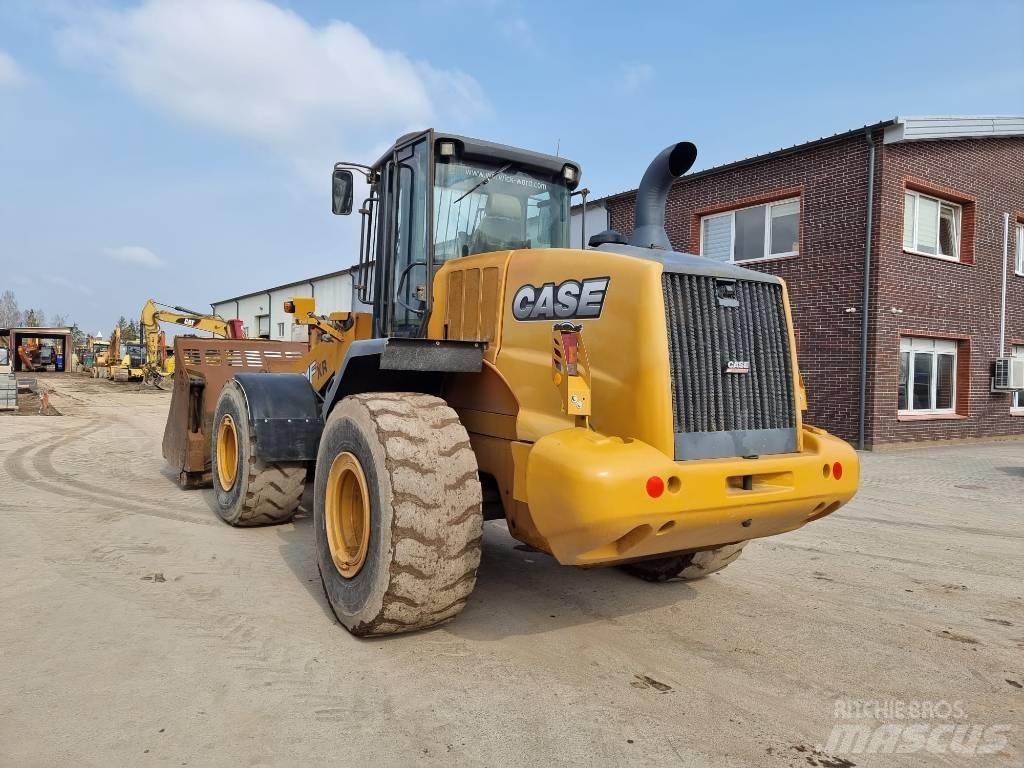 CASE 821 FXR Фронтальные погрузчики