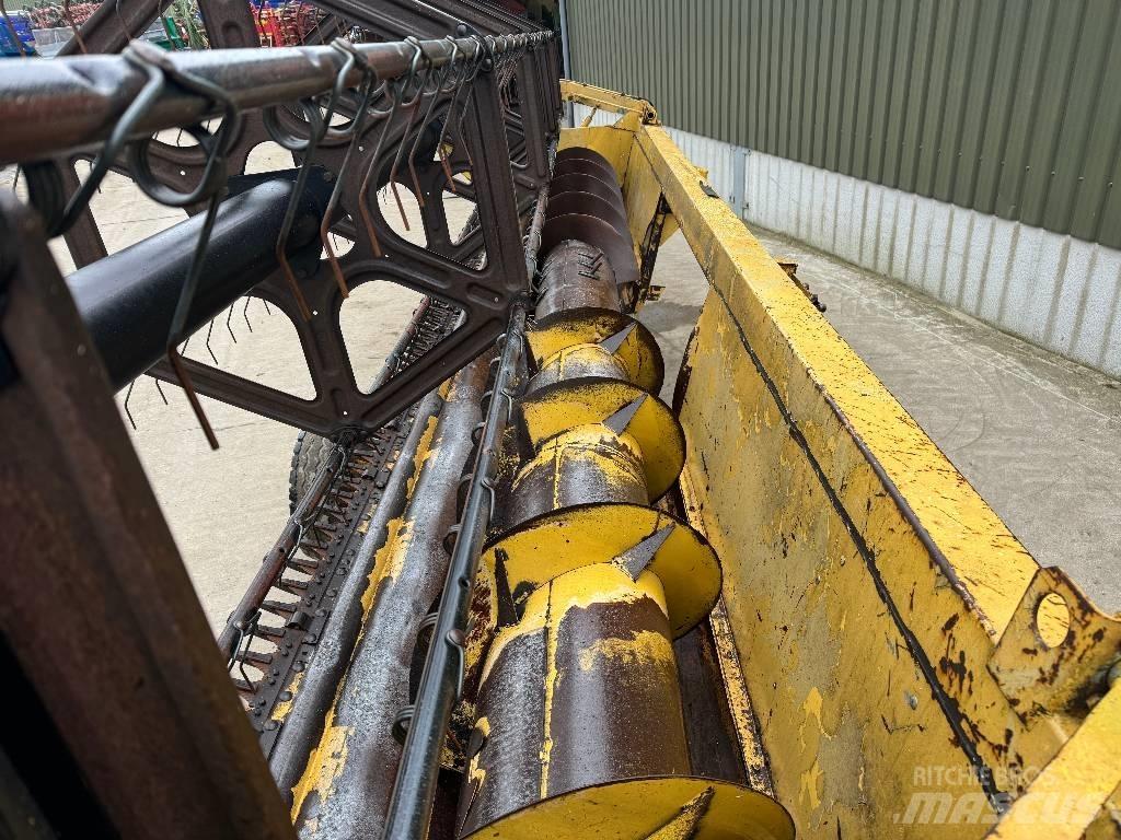 New Holland TX 67 Зерноуборочные комбайны