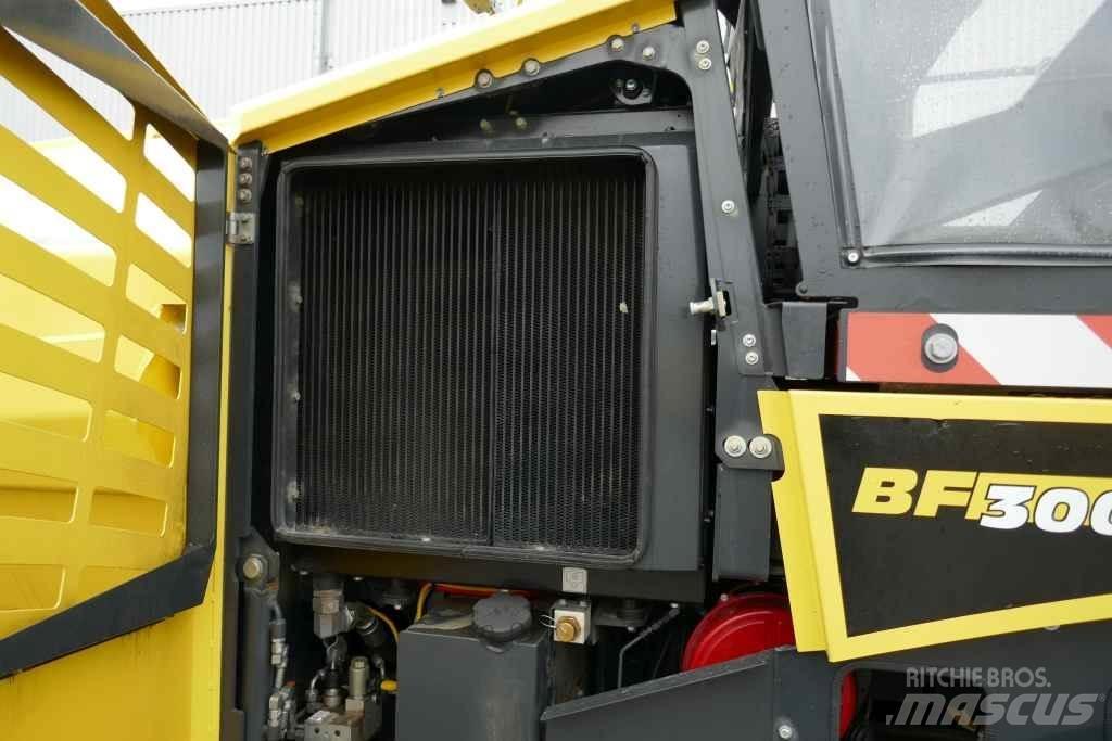 Bomag BF 300 C-2 Малая дорожная техника