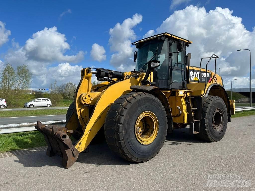 CAT 966M XE Фронтальные погрузчики