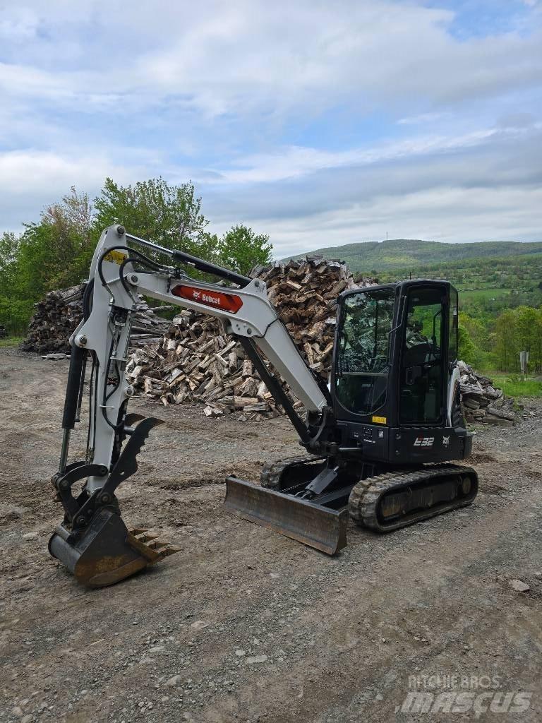 Bobcat E 32 Мини-экскаваторы