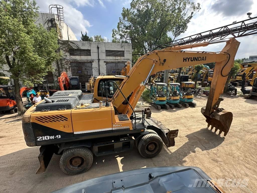 Hyundai R210W-9 Колёсные экскаваторы