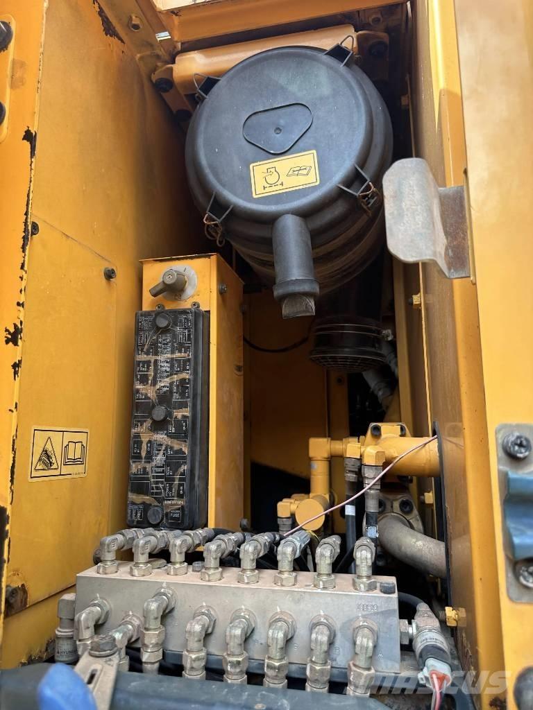 Hyundai R210W-9 Колёсные экскаваторы