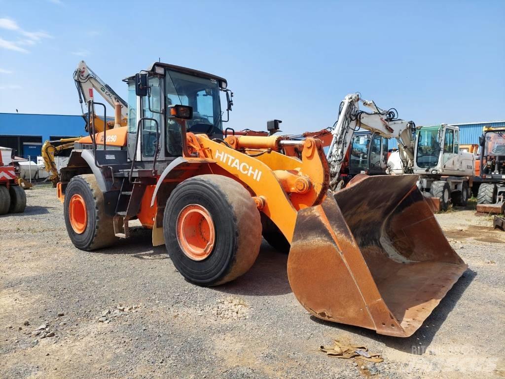 Hitachi ZW250 Фронтальные погрузчики