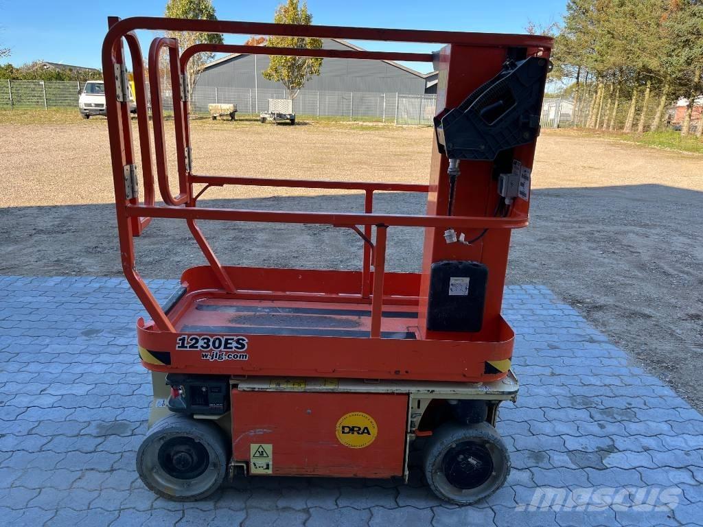 JLG 1230 ES Вертикальные мачтовые подъемники