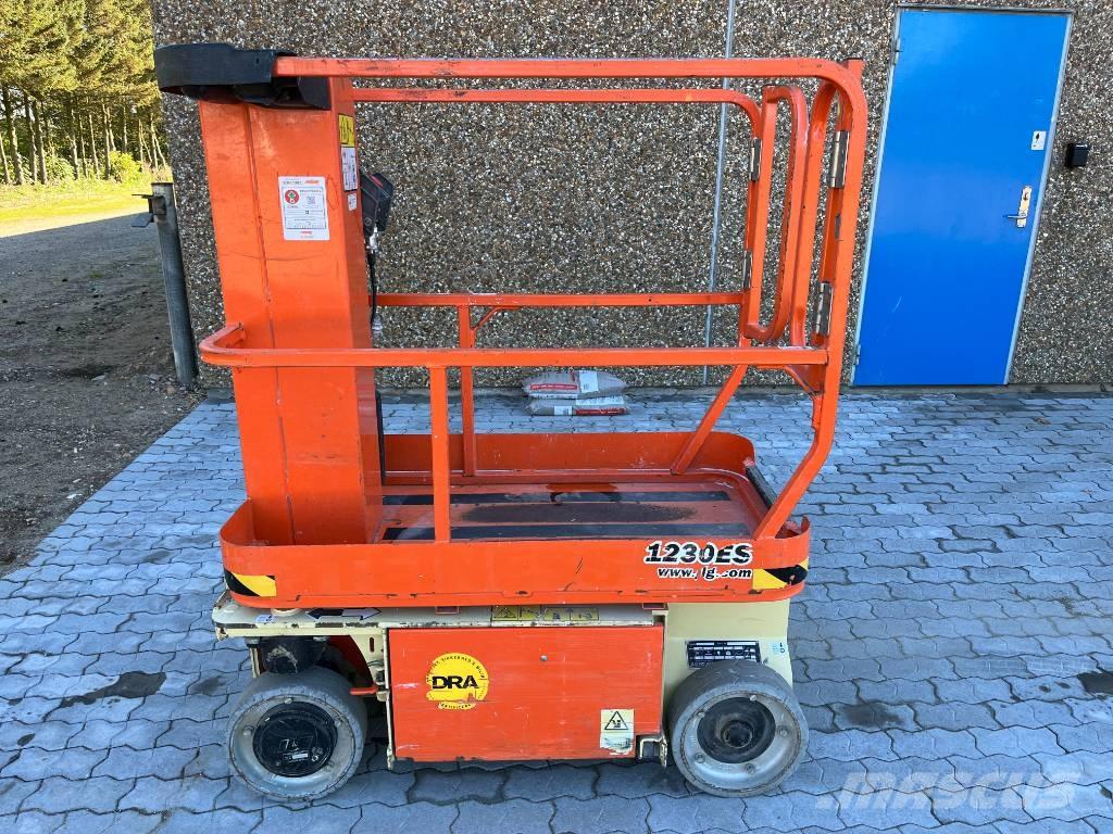 JLG 1230 ES Вертикальные мачтовые подъемники