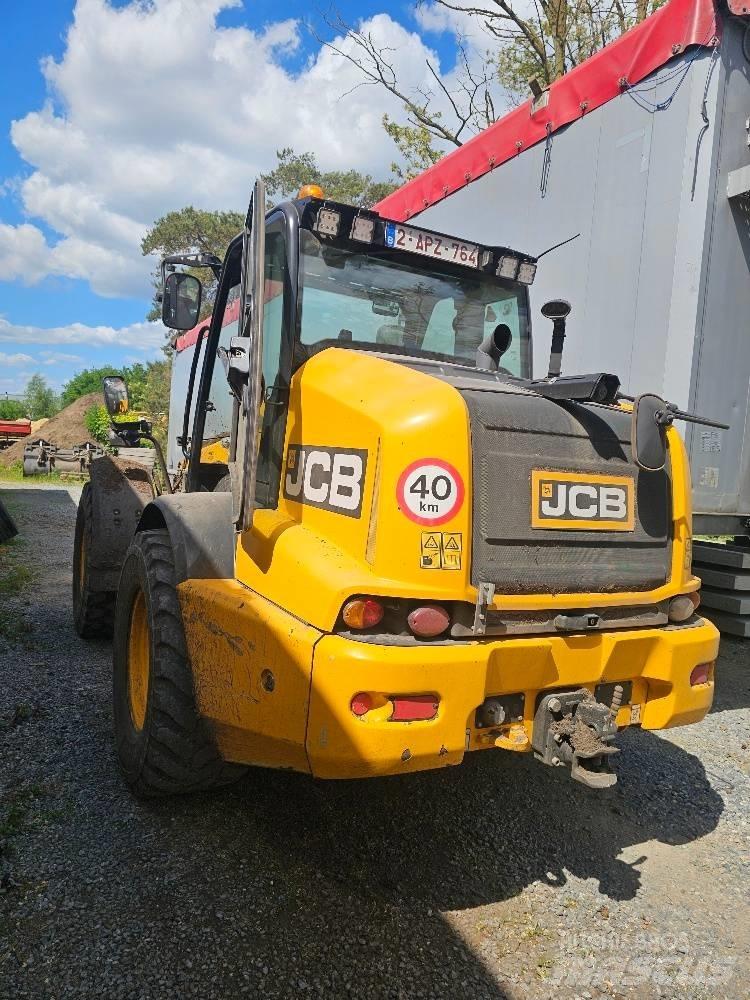 JCB TM 320 S Сельскохозяйственные телескопические погрузчики