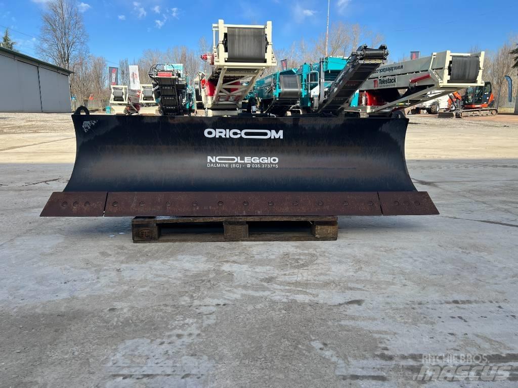 CAT A424-0451 Снежные отвалы и плуги