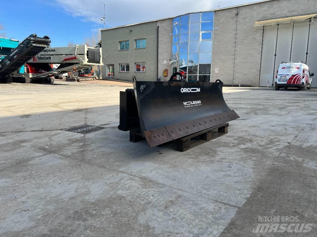 CAT A424-0451 Снежные отвалы и плуги