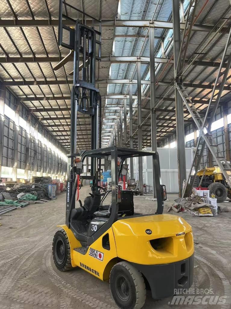 Komatsu FD 30 T-17 Дизельные погрузчики