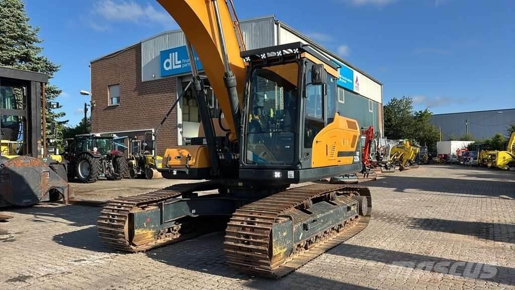 Hyundai HX220L Специальные экскаваторы