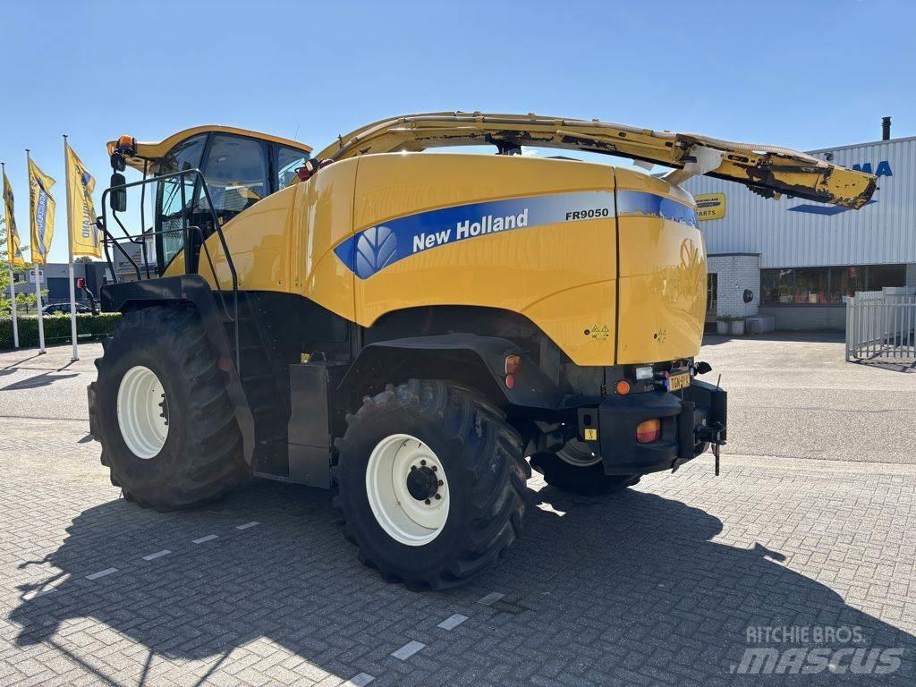 New Holland FR9050 Самоходные кормоуборочные комбайны