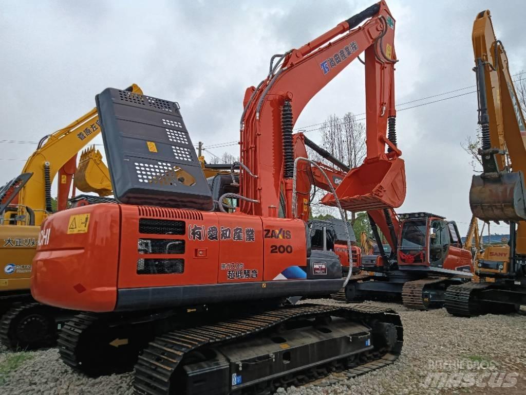Hitachi ZX 200 Гусеничные экскаваторы