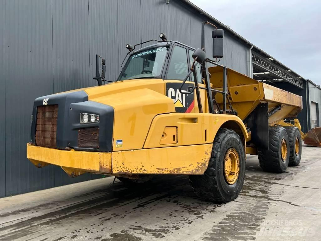 CAT 735B Шарнирно-сочленённые самосвалы