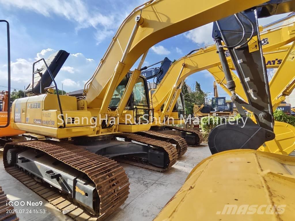 Komatsu 220-8 Гусеничные экскаваторы