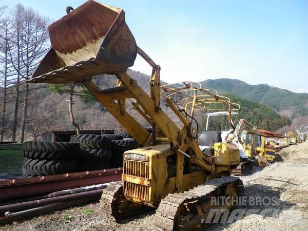 Komatsu D20S-3 Гусеничные бульдозеры