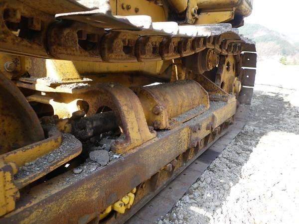 Komatsu D20S-3 Гусеничные бульдозеры
