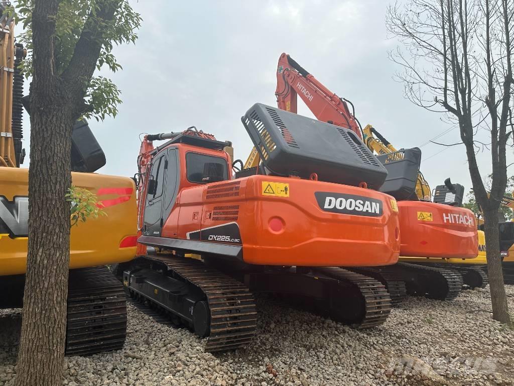 Doosan DX225 Гусеничные экскаваторы