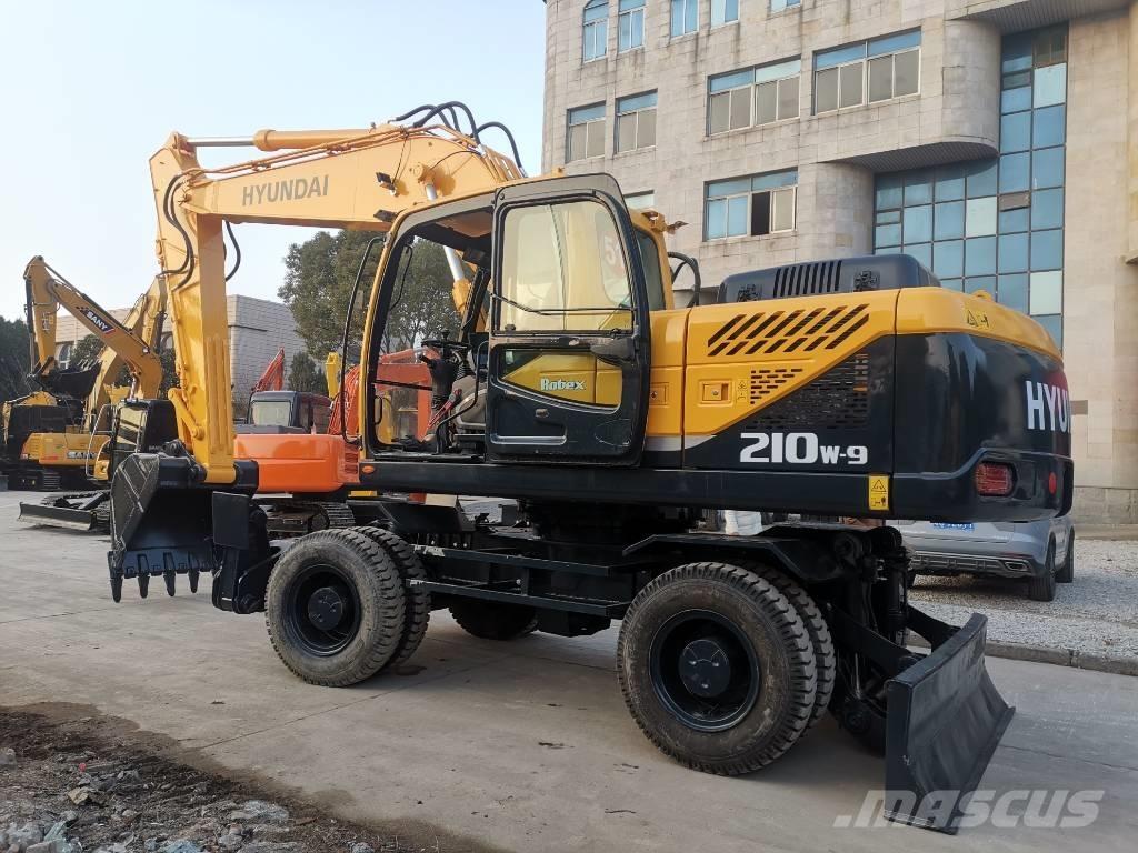 Hyundai R210W-9 Колёсные экскаваторы