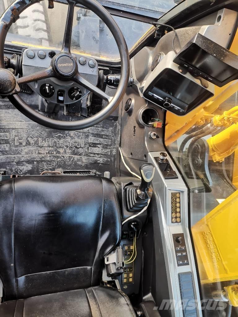 Hyundai R210W-9 Колёсные экскаваторы