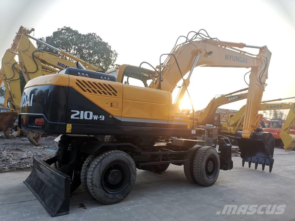 Hyundai R210W-9 Колёсные экскаваторы