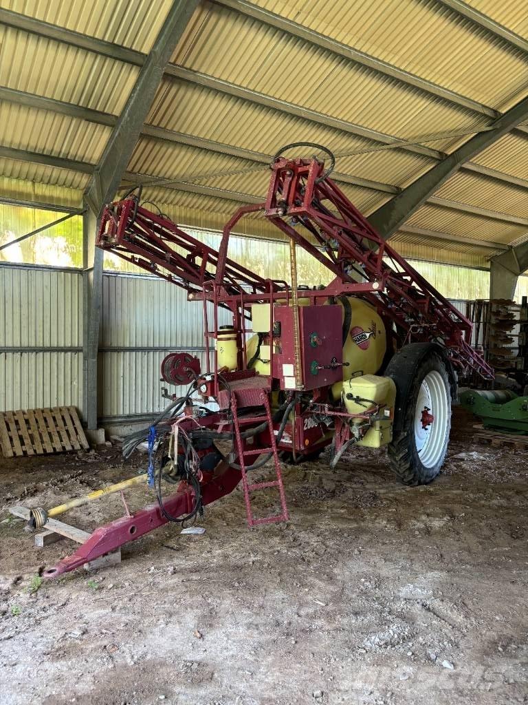 Hardi 2800 Прицепные опрыскиватели