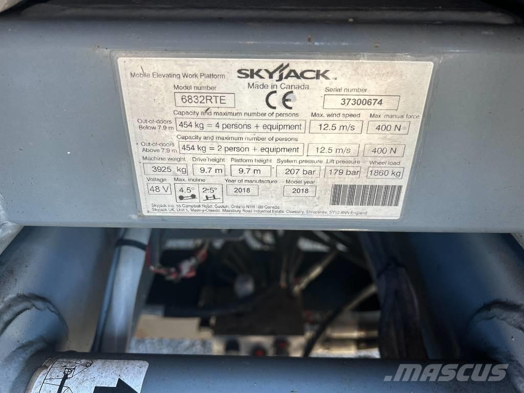 SkyJack SJ 6832 RTE Ножничные подъемники